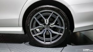 Mercedes-Benz E-Class E220d 4MATIC AMG Line 2021 года из Южной Кореи