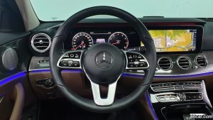 Mercedes-Benz E-Class E300 4MATIC AMG Line 2020 года из Южной Кореи