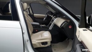 Land Rover Discovery 3.0 SD6 HSE 2019 года из Южной Кореи