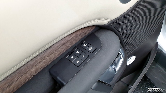 32484222_020.jpg Land Rover Discovery 3.0 SD6 HSE 2019 года из Южной Кореи