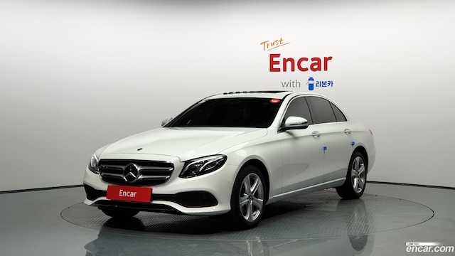 Mercedes-Benz E-Class E220d Avantgarde 2019 года из Кореи