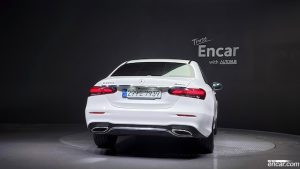 Mercedes-Benz E-Class E220d 4MATIC AMG Line 2021 года из Южной Кореи