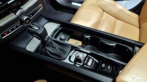 Volvo XC60 D5 Inscription 2020 года из Южной Кореи