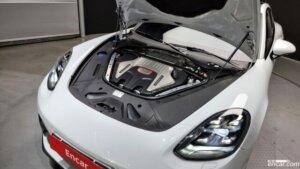 Porsche Panamera 4.0 GTS 2020 года из Южной Кореи