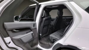 Land Rover Discovery 3.0 SD6 SE 2019 года из Южной Кореи