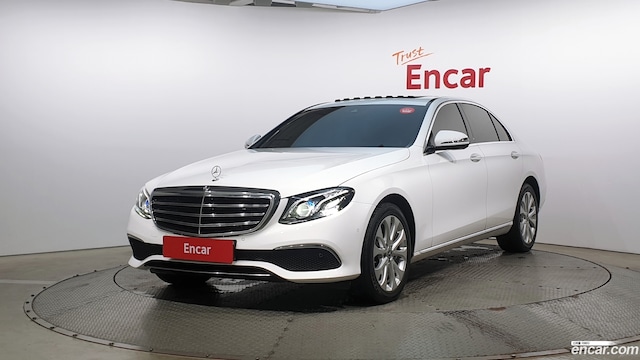 Mercedes-Benz E-Class E220d 4MATIC Exclusive 2019 года из Кореи