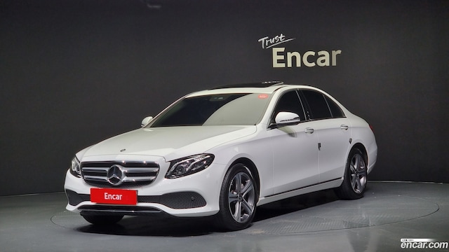 Mercedes-Benz E-Class E220d Avantgarde 2019 года из Кореи