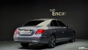 Mercedes-Benz E-Class E220d Avantgarde 2020 года из Южной Кореи