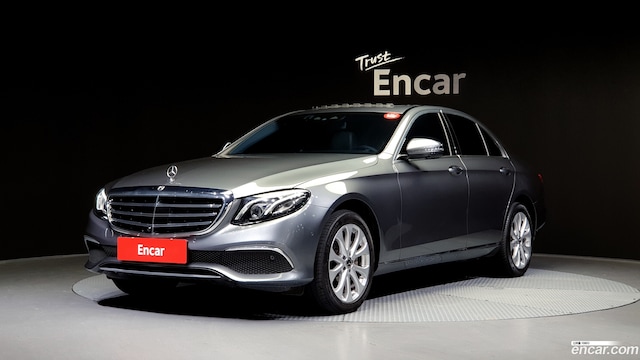 Mercedes-Benz E-Class E300 4MATIC Exclusive 2020 года из Кореи