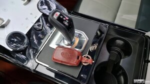 Land Rover Range Rover Evoque P250 R-Dynamic SE 2021 года из Южной Кореи