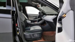 Land Rover Range Rover Evoque P250 R-Dynamic SE 2021 года из Южной Кореи