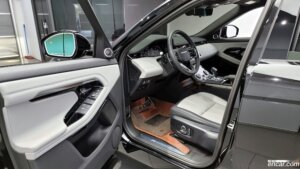 Land Rover Range Rover Evoque P250 R-Dynamic SE 2021 года из Южной Кореи