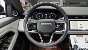 Land Rover Range Rover Evoque P250 R-Dynamic SE 2021 года из Южной Кореи