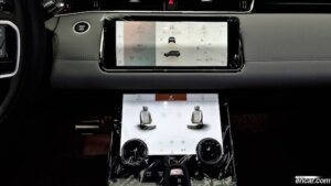 Land Rover Range Rover Evoque P250 R-Dynamic SE 2021 года из Южной Кореи