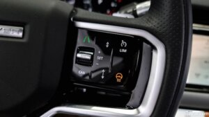 Land Rover Range Rover Evoque P250 R-Dynamic SE 2021 года из Южной Кореи