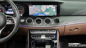 Mercedes-Benz E-Class E220d Avantgarde 2020 года из Южной Кореи