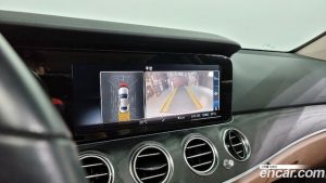Mercedes-Benz E-Class E220d Avantgarde 2020 года из Южной Кореи