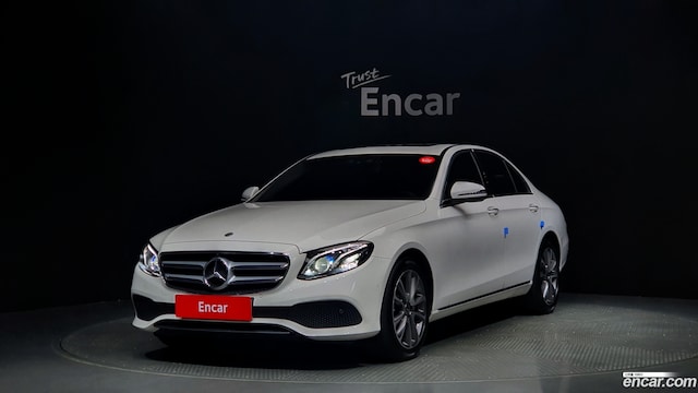 Mercedes-Benz E-Class E300 4MATIC Avantgarde 2019 года из Кореи