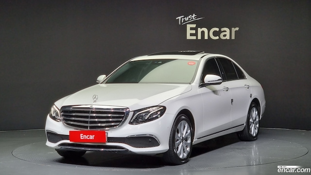 Mercedes-Benz E-Class E220d 4MATIC Exclusive 2019 года из Кореи
