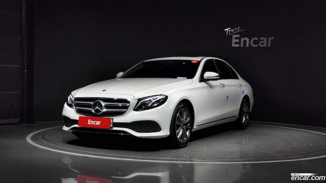 Mercedes-Benz E-Class E300 4MATIC Avantgarde 2019 года из Кореи