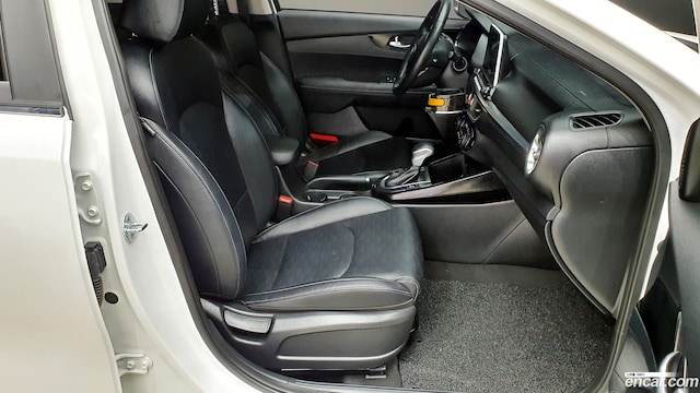 33218326_010.jpg Kia K3 Signature 2021 года из Южной Кореи