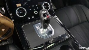 Land Rover Range Rover Evoque P250 R-Dynamic SE 2022 года из Южной Кореи