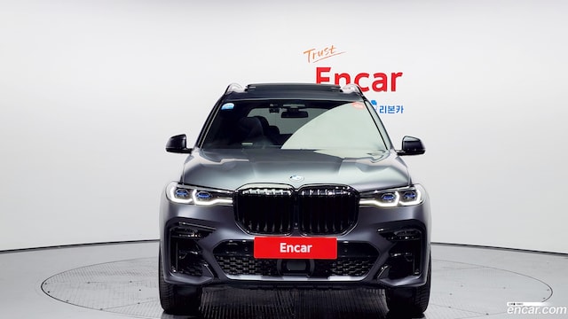 BMW X7 M50i Dark Shadow Edition 2021 года из Кореи