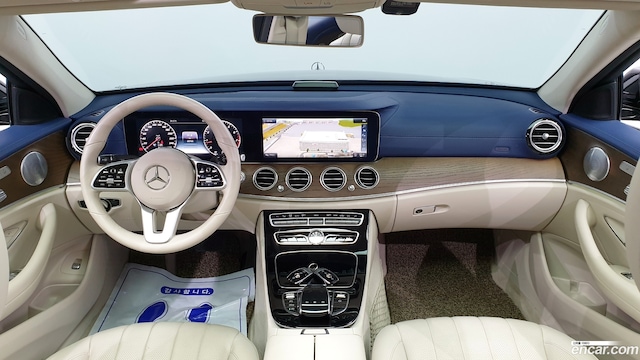 Mercedes-Benz E-Class E300 4MATIC Exclusive 2019 года из Кореи