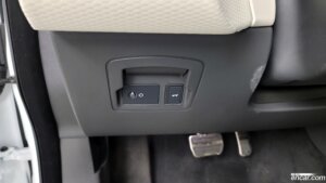 Land Rover Range Rover Velar 2.0 P250 R-Dynamic SE 2022 года из Южной Кореи