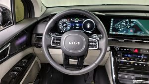Kia Carnival Бензин 7-Seater Signature 2022 года из Южной Кореи