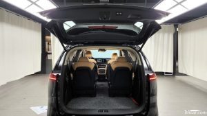 Kia Carnival 9-Seater Signature 2023 года из Южной Кореи