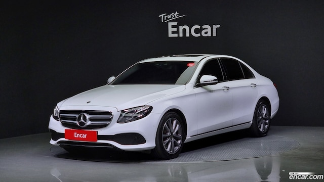Mercedes-Benz E-Class E300 4MATIC Avantgarde 2019 года из Кореи