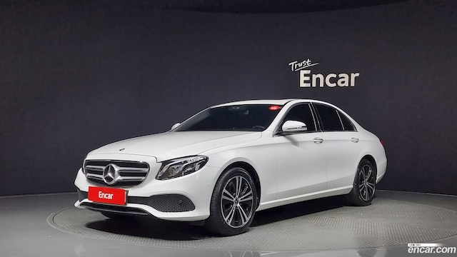 Mercedes-Benz E-Class E220d Avantgarde 2020 года из Кореи