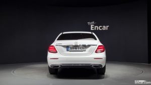 Mercedes-Benz E-Class E220d Avantgarde 2020 года из Южной Кореи