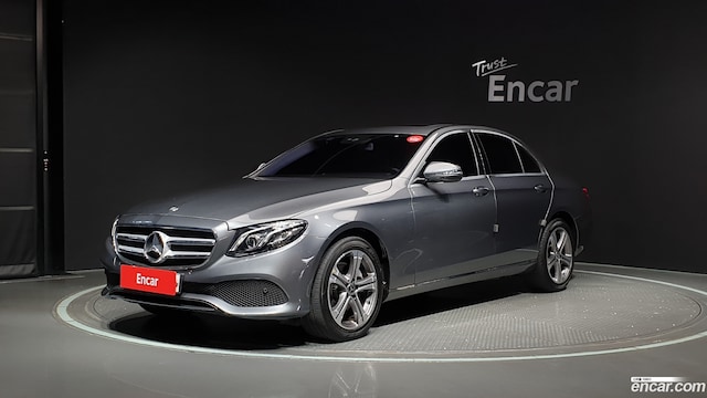 Mercedes-Benz E-Class E220d Avantgarde 2019 года из Кореи