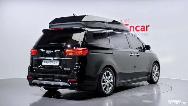 Kia Carnival Hi Limousine.