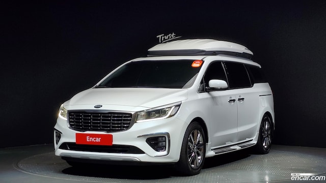 Kia Carnival 9-Seater на открытом воздухе 2019 года из Кореи