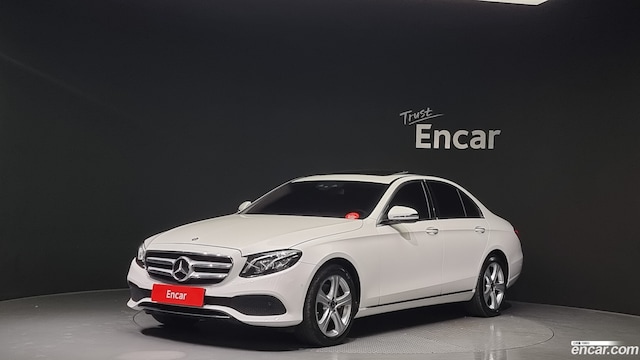 Mercedes-Benz E-Class E220d Avantgarde 2019 года из Кореи