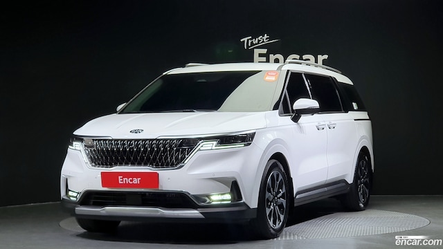 Kia Carnival 9-Seater Signature 2021 года из Кореи