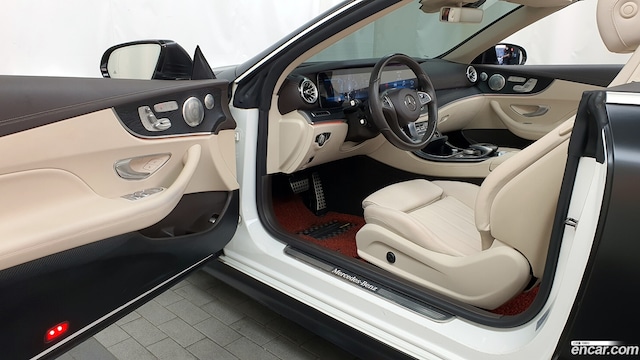 Mercedes-Benz E-Class E220d Cabriolet 2019 года из Кореи