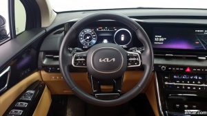 Kia Carnival Бензин 9-Seater Signature 2023 года из Южной Кореи