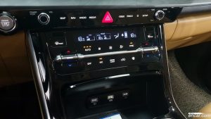 Kia Carnival Бензин 9-Seater Signature 2023 года из Южной Кореи
