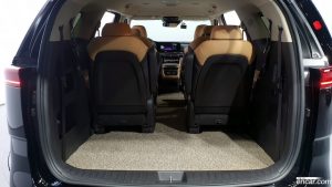 Kia Carnival Бензин 9-Seater Signature 2023 года из Южной Кореи