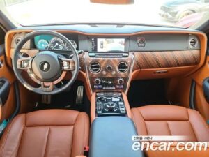 Rolls-Royce Cullinan 6.7 V12 2020 года из Южной Кореи