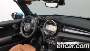 Mini Cooper Convertible DEFAULT 2020 года из Южной Кореи