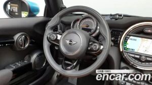 Mini Cooper Convertible DEFAULT 2020 года из Южной Кореи