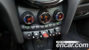 Mini Cooper Convertible DEFAULT 2020 года из Южной Кореи