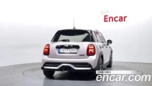 Mini Cooper 5Door CLASSIC COMFORT PACK 2022 года из Южной Кореи