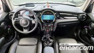 Mini Cooper 5Door CLASSIC COMFORT PACK 2022 года из Южной Кореи
