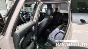 Mini Cooper 5Door CLASSIC COMFORT PACK 2022 года из Южной Кореи